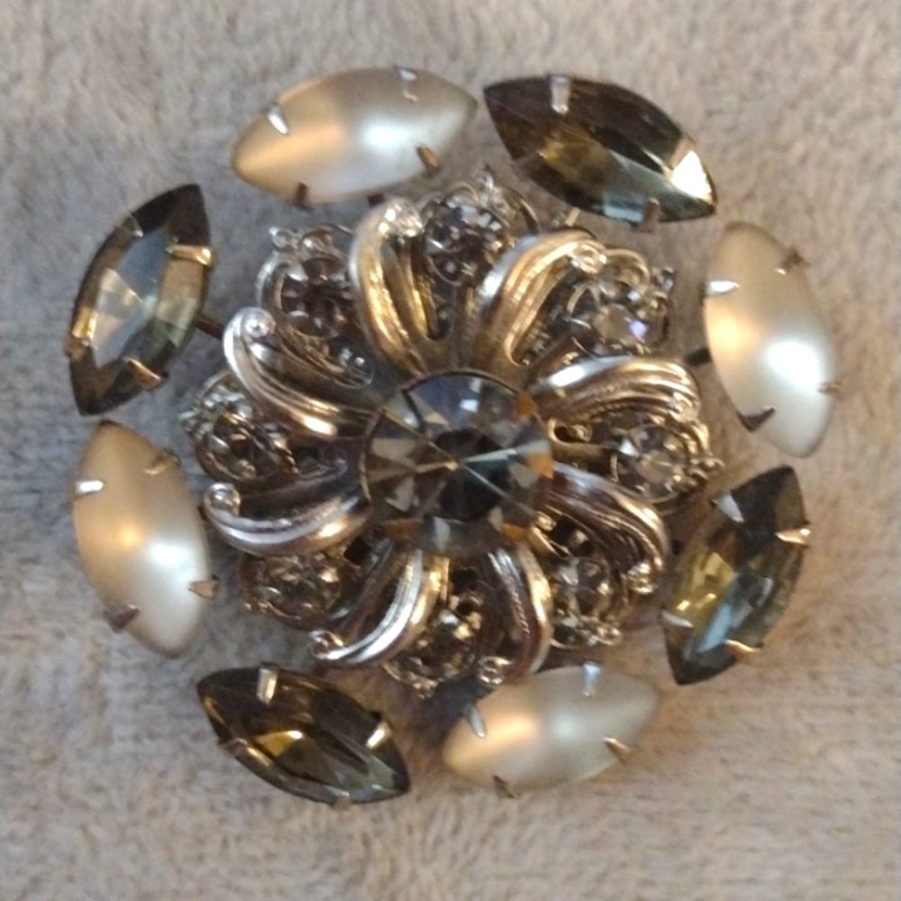 Vintage Brooch Grey White Rhinestone
